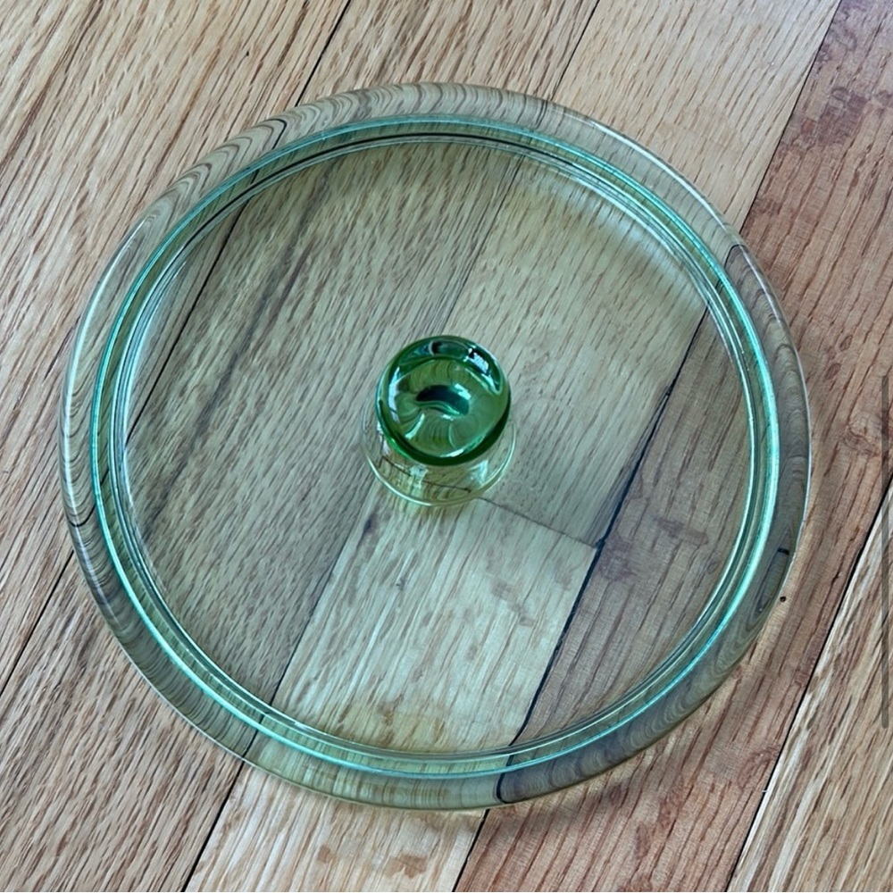 Vintage Green Depression Glass 3 Slot
Candy / Serving Dish with Lid - Picture 5 of 10